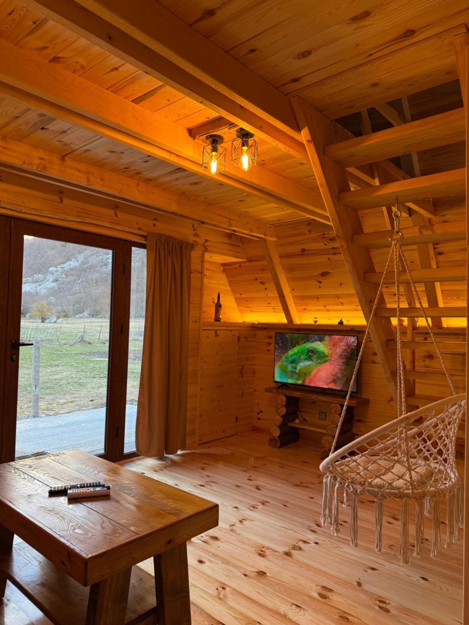 Eco Komarnica Villa Savnik